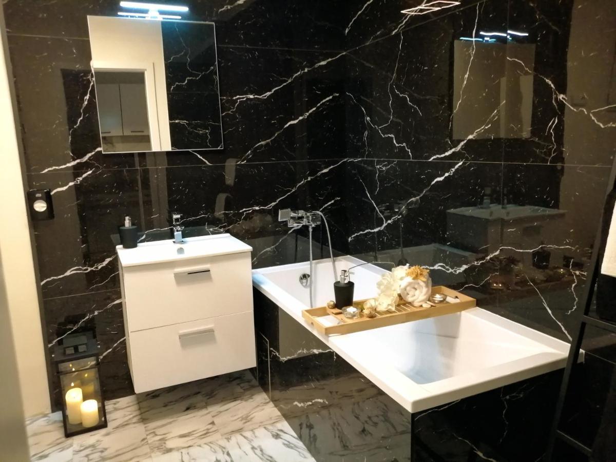 Apartman Deluxe Cheb Bagian luar foto