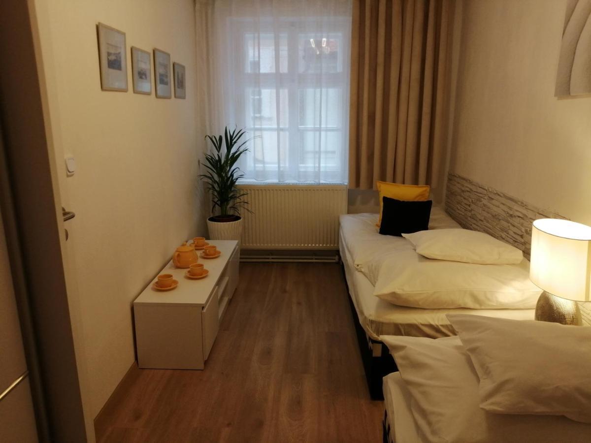 Apartman Deluxe Cheb Bagian luar foto