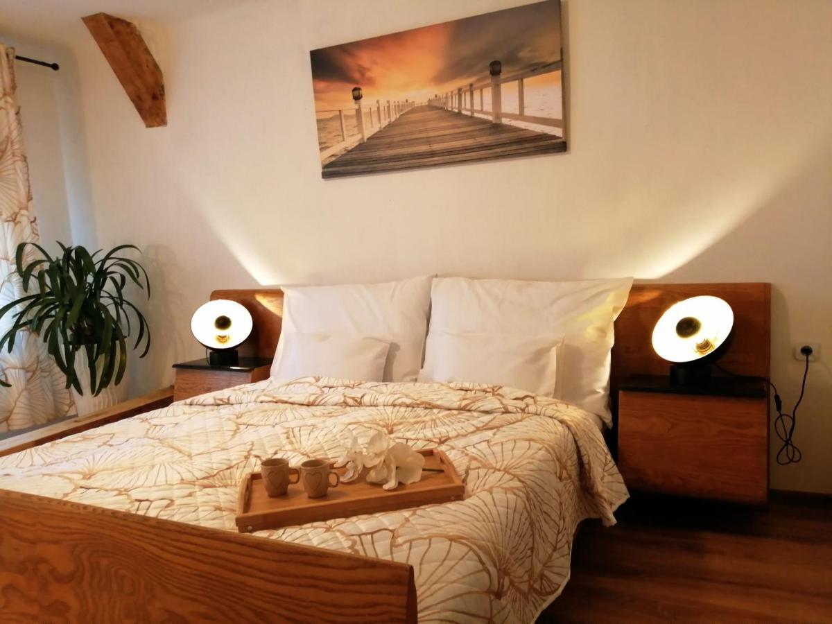 Apartman Deluxe Cheb Bagian luar foto