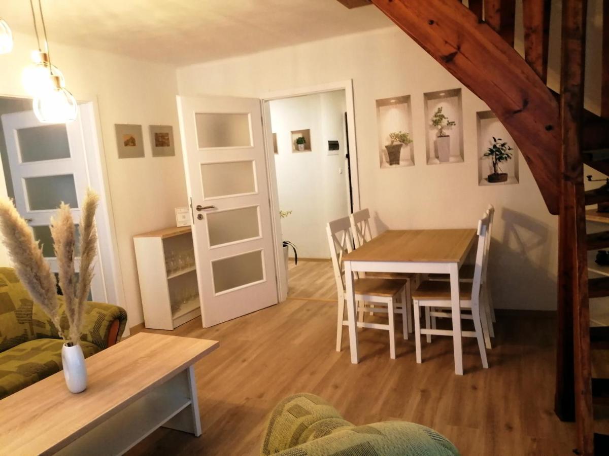 Apartman Deluxe Cheb Bagian luar foto
