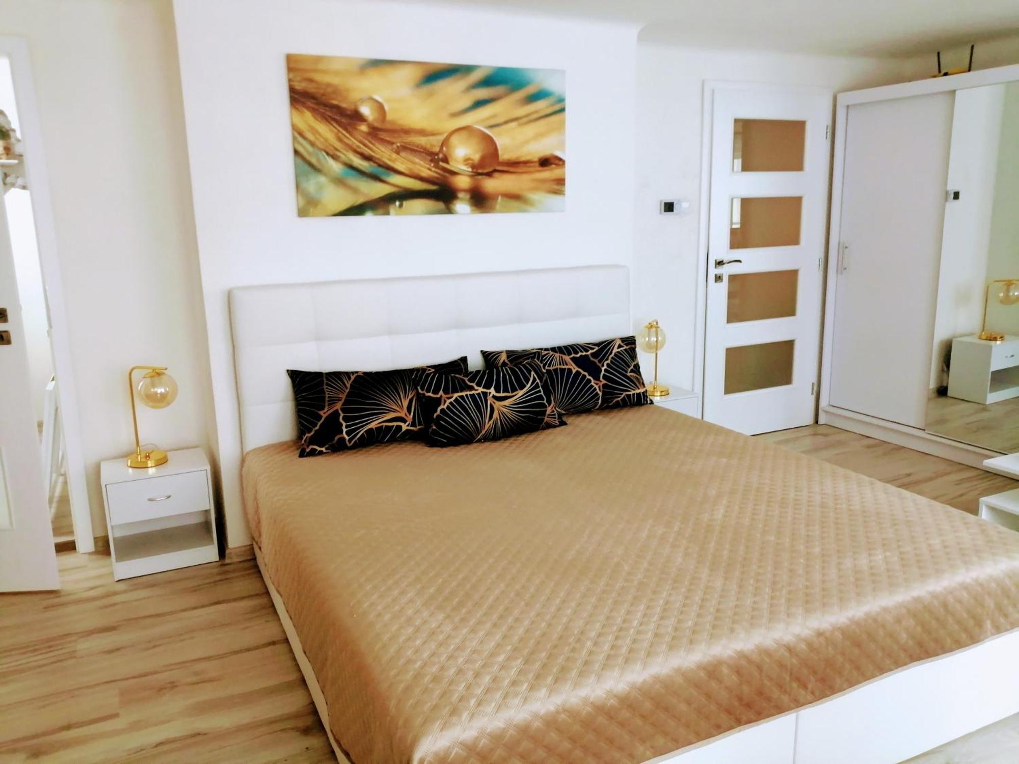 Apartman Deluxe Cheb Bagian luar foto